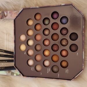 Brand new Laura Geller ultimate palette w/ brushes